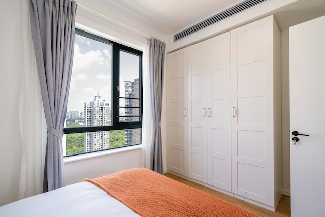 Tyms 4BR 2BA Apt Novel Garden