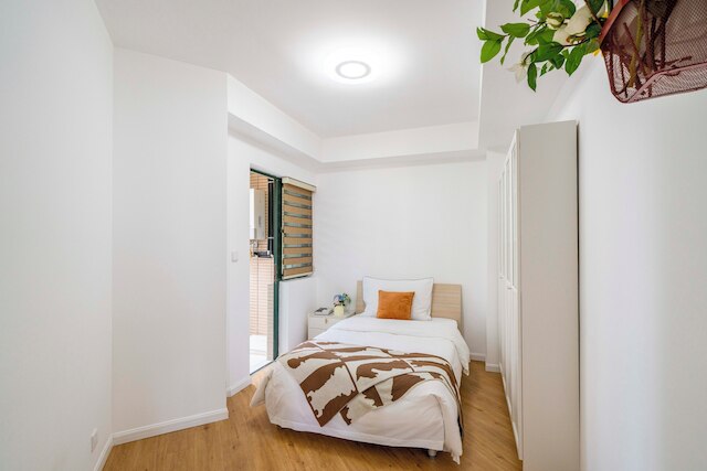 Tyms 4BR 2BA Apt Novel Garden