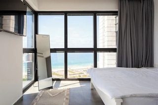 Prestigious penthouse in a luxury tower