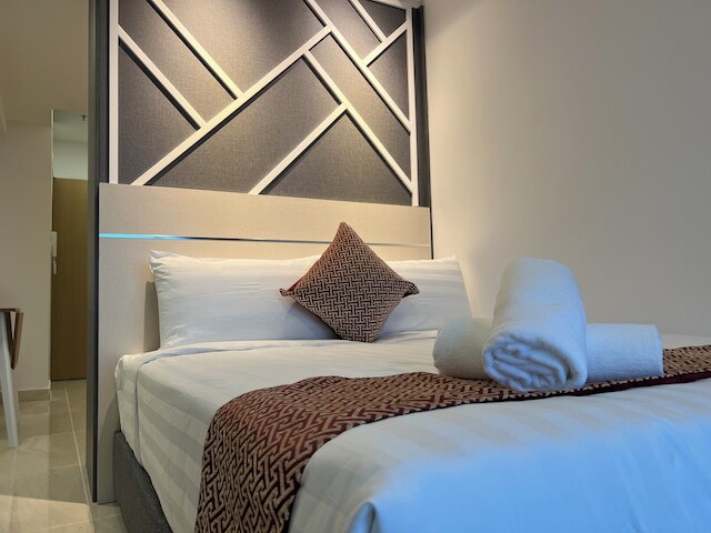 ザ コロニー バイ インフィニタム フリクセス