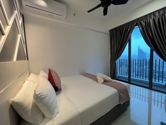 ザ コロニー バイ インフィニタム フリクセス