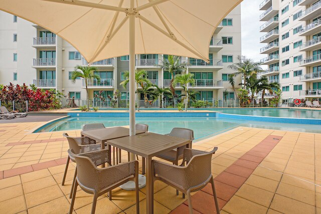 Studio in the City with pool and BBQ