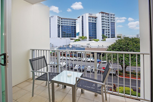 Studio in the City with pool and BBQ