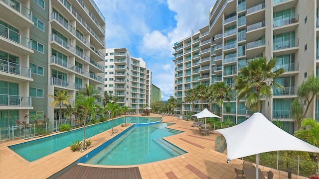 Studio in the City with pool and BBQ