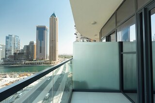 Lake-View 1BR Retreat in Business Bay