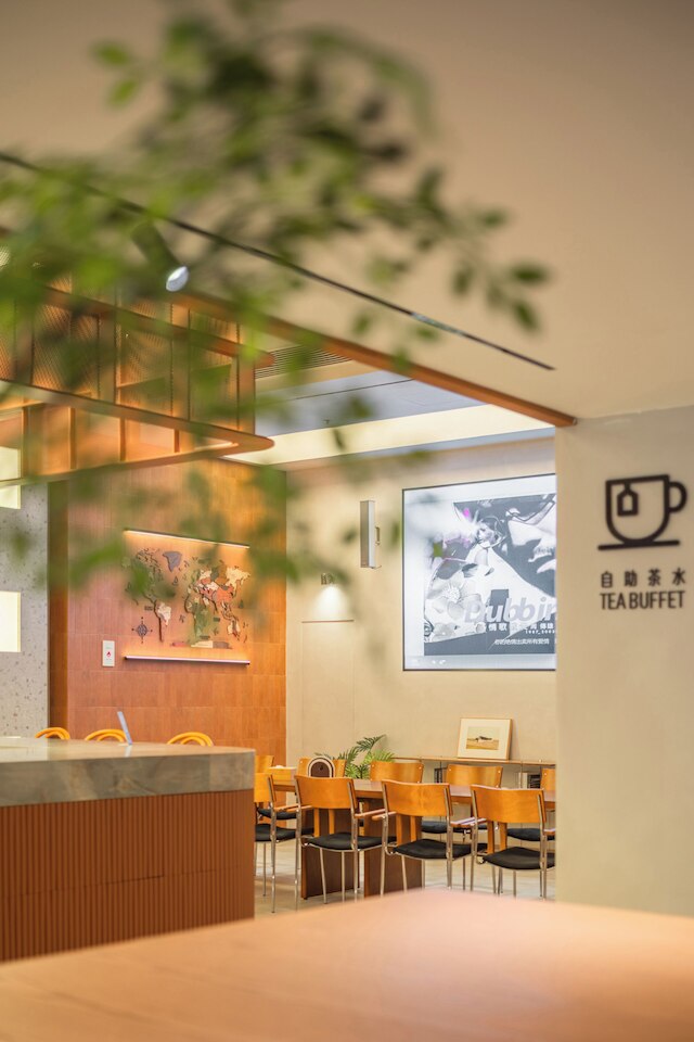 Captain No. 5 Youth Hotel