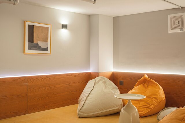 Captain No. 5 Youth Hotel