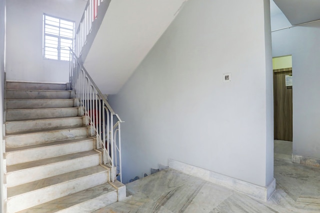 Fabhotel Royal Rose Residency