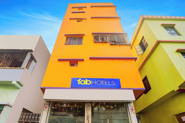 Fabhotel Royal Rose Residency