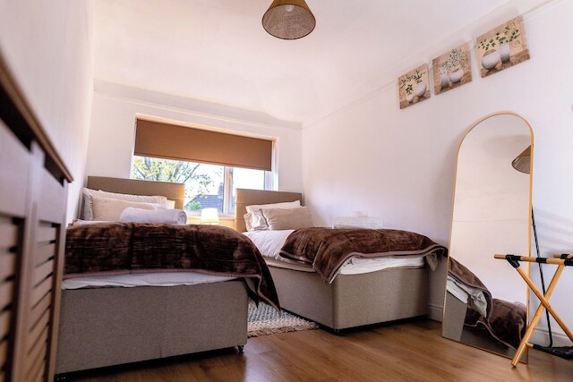 スリープス 5 - フリー パーキング - ニア エアポート & シティ