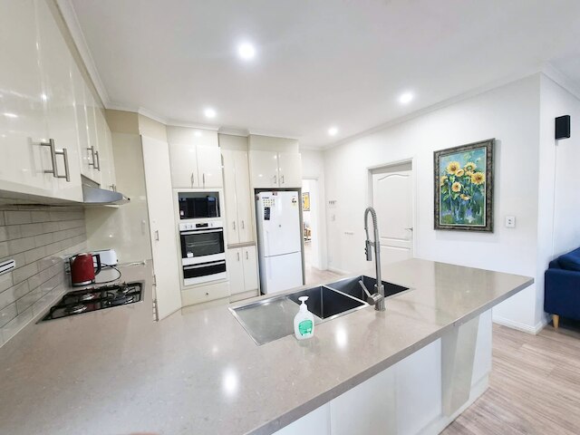 モダン ファミリー ホーム イン ニューポート