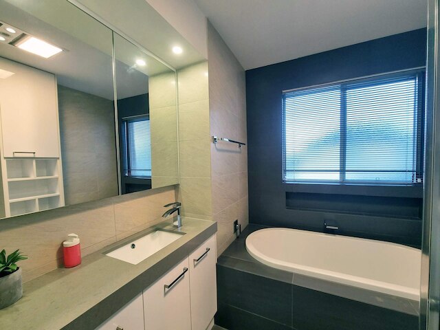 モダン ファミリー ホーム イン ニューポート