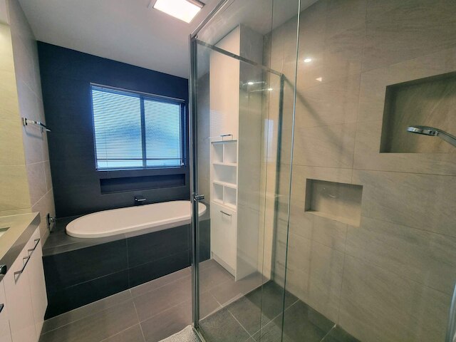 モダン ファミリー ホーム イン ニューポート