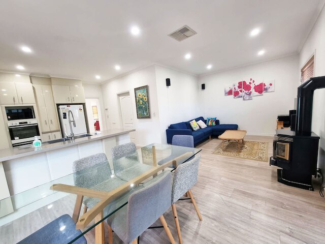 モダン ファミリー ホーム イン ニューポート