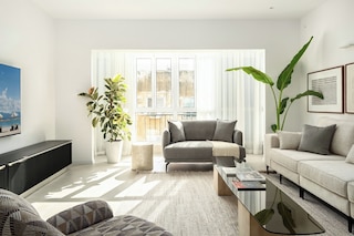 Central & Bright Getaway by Sea N' Rent