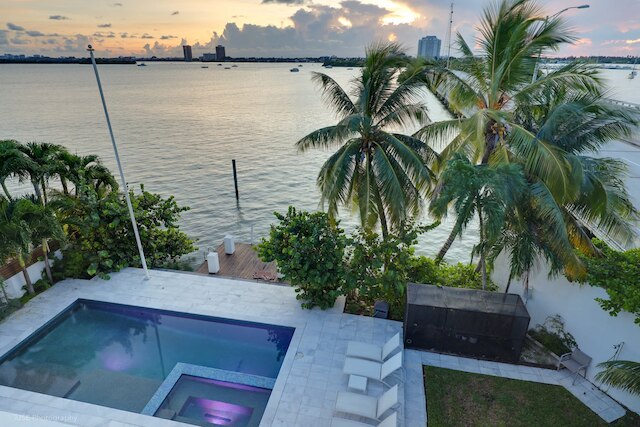 Miami Stunning Waterfront Villa Escape