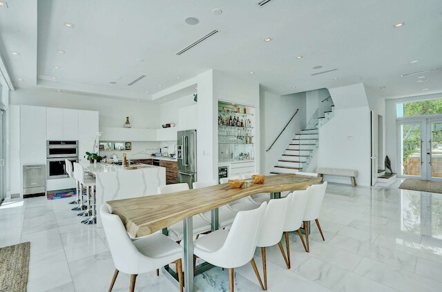 Miami Stunning Waterfront Villa Escape