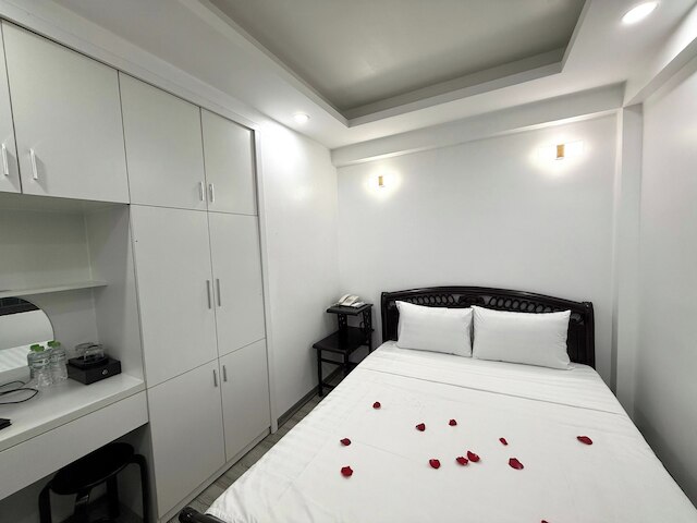 The Queen Hotel & Spa 2