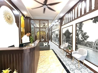 The Queen Hotel & Spa 2