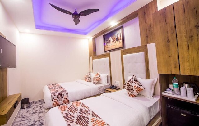 ホテル ハルシャ インターナショナル