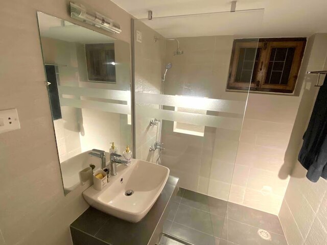 CITY VIEWS HOTEL WITH HOUSEKEEPING