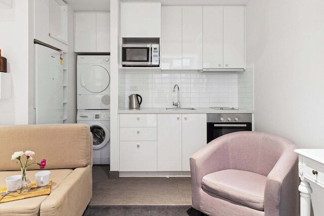 A Cozy CBD Studio Near Melbourne Central