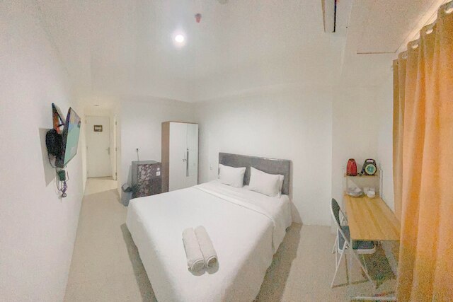 シンプル ホワイト アクセント スタジオ アット アパートメント パルトロウシティ