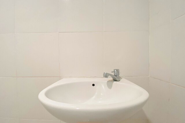 シンプル ホワイト アクセント スタジオ アット アパートメント パルトロウシティ