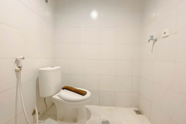 シンプル ホワイト アクセント スタジオ アット アパートメント パルトロウシティ