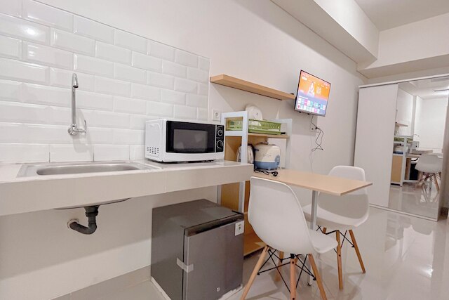 ホワイト スタイル スタジオ (ノー キッチン) アパートメント バンダラヤ - タラサ シティ マカッサル