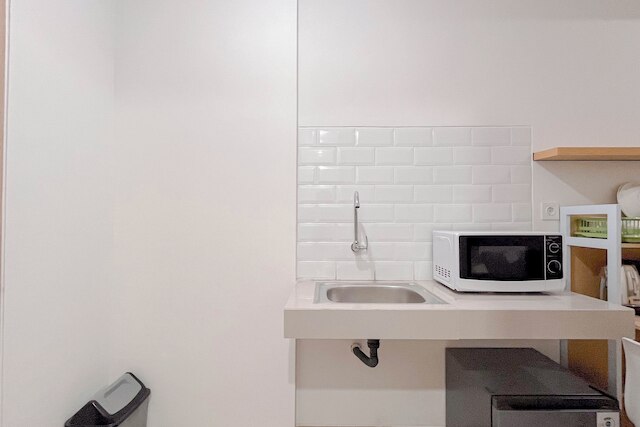 ホワイト スタイル スタジオ (ノー キッチン) アパートメント バンダラヤ - タラサ シティ マカッサル