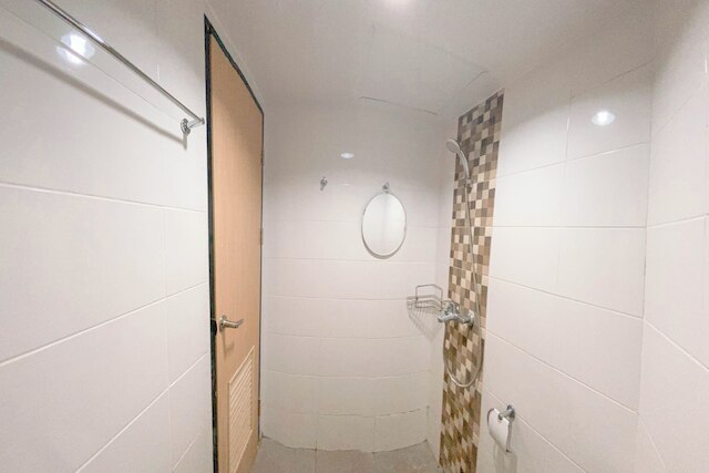 ウォーム スタジオ アット ジ アルトン アパートメント