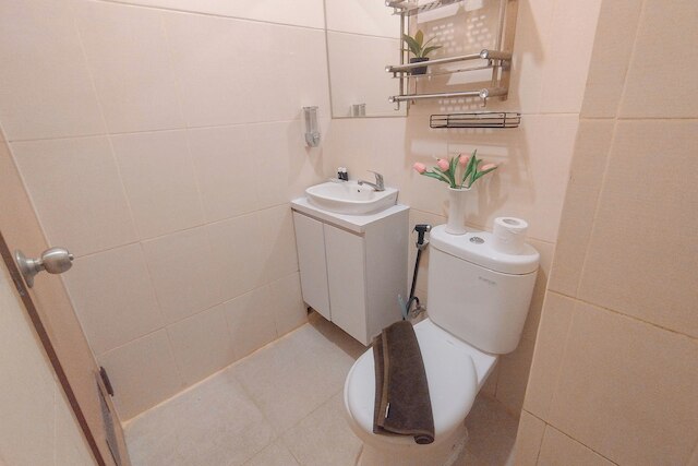 モダン ルック スタジオ ニア アイピーエイチ スクール アット バレ ヒンギル アパートメント