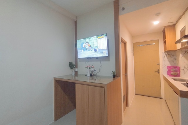 モダン ルック スタジオ ニア アイピーエイチ スクール アット バレ ヒンギル アパートメント