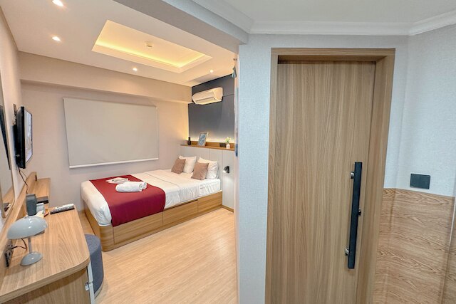 モダン ルック ウィズ ウッデン アクセント 3ベッドルーム アット コンドミニウム プンチャック マリーナ アパートメント