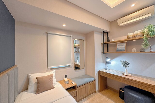 モダン ルック ウィズ ウッデン アクセント 3ベッドルーム アット コンドミニウム プンチャック マリーナ アパートメント