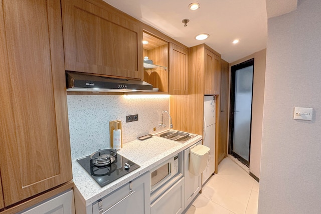 モダン ルック ウィズ ウッデン アクセント 3ベッドルーム アット コンドミニウム プンチャック マリーナ アパートメント