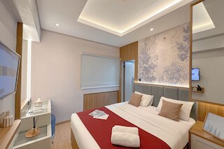 モダン ルック ウィズ ウッデン アクセント 3ベッドルーム アット コンドミニウム プンチャック マリーナ アパートメント