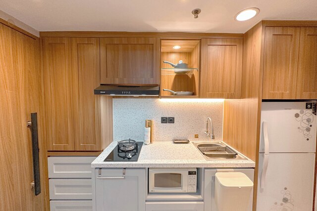 モダン ルック ウィズ ウッデン アクセント 3ベッドルーム アット コンドミニウム プンチャック マリーナ アパートメント