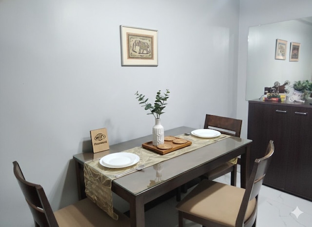 アフォーダブル コンドテル ニューポート ブールバード