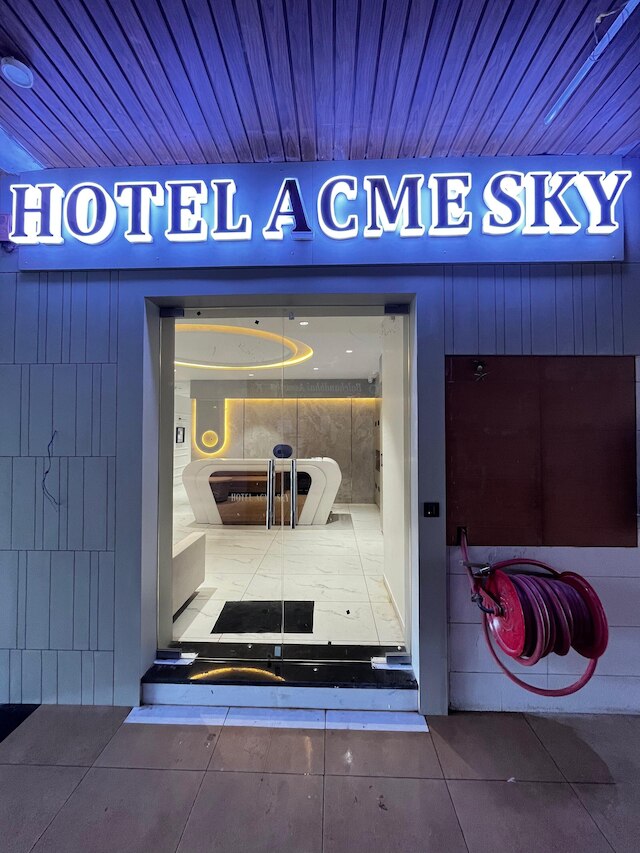 Hotel Acme Sky