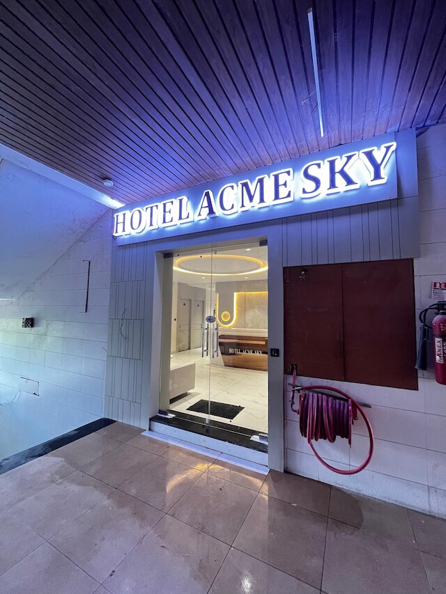 Hotel Acme Sky