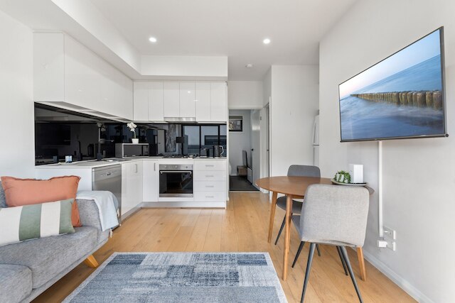 コンフォータブル 2ベッドルーム リトリート ウィズ バルコニー & パーキング