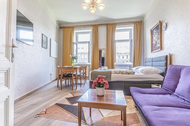 Stylish 2BR Apt Garden Modern Comforts