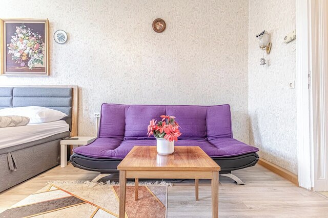 Stylish 2BR Apt Garden Modern Comforts