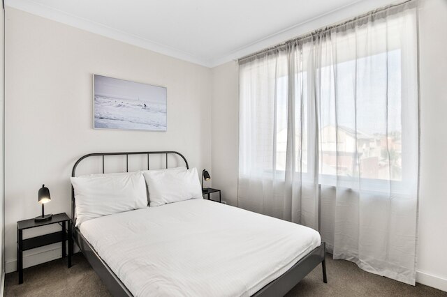 ファミリー フレンドリー 3ベッド ウィズ コートヤード & パーキング