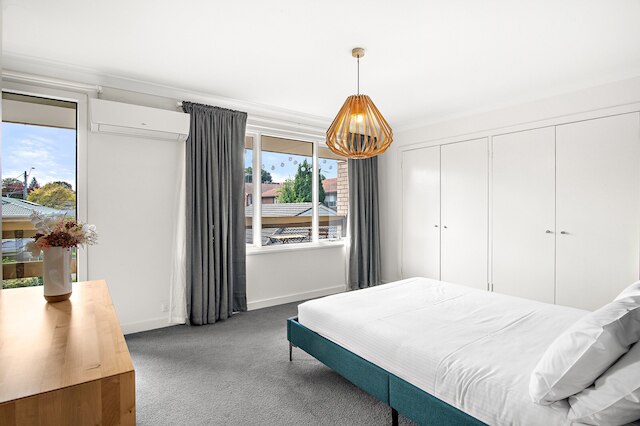 ファミリー フレンドリー 3ベッド ウィズ コートヤード & パーキング