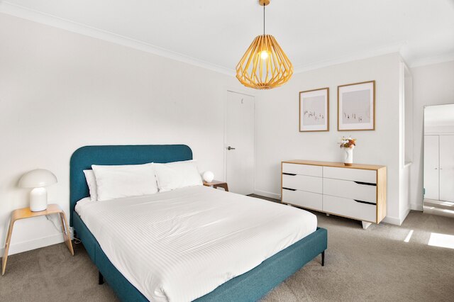 ファミリー フレンドリー 3ベッド ウィズ コートヤード & パーキング