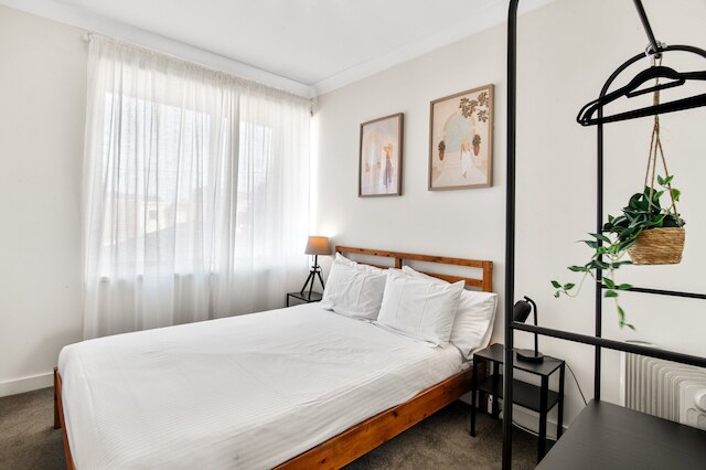 ファミリー フレンドリー 3ベッド ウィズ コートヤード & パーキング