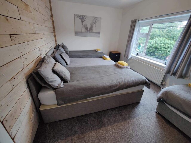 3 ベッド ハウス - スリープス 7 - ガーデン - パーキング - WiFi